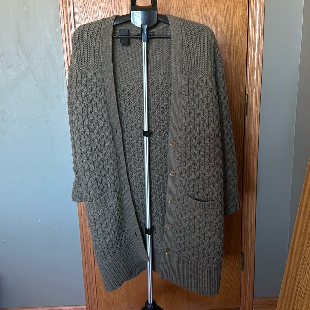 Banana Republic Army green knitted 3/4 length sweater size M